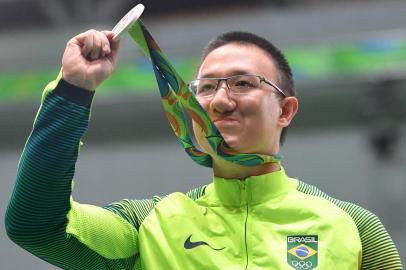  Brazil's silver medal winner Felipe Almeida Wu poses on the podium during the medal ceremony for the men's 10m air pistol shooting event at the Rio 2016 Olympic Games at the Olympic Shooting Centre in Rio de Janeiro on August 6, 2016. Pascal GUYOT / AFPEditoria: SPOLocal: Rio de JaneiroIndexador: PASCAL GUYOTSecao: shootingFonte: AFPFotógrafo: STF