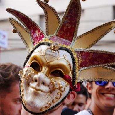  PORTO ALEGRE, RS, BRASIL 03/02/2018 - Carnaval de Rua na Cidade Baixa  -  Festa do bloco Maria do Bairro. (FOTO: ROBINSON ESTRÁSULAS/AGÊNCIA RBS)