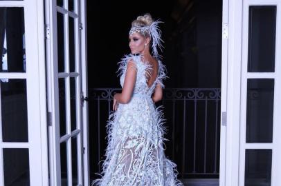 Gaúchas no Baile da Vogue 2018, que teve como tema as diferentes culturas brasileiras. NA FOTO: Natana de Leon vestiu Carlos Bacchi.