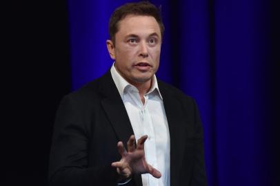  Billionaire entrepreneur and founder of SpaceX Elon Musk speaks at the 68th International Astronautical Congress 2017 in Adelaide on September 29, 2017. Musk said his company SpaceX has begun serious work on the BFR Rocket as he plans an Interplanetary Transport System. / AFP PHOTO / PETER PARKSEditoria: SCILocal: AdelaideIndexador: PETER PARKSSecao: space programmeFonte: AFPFotógrafo: STF