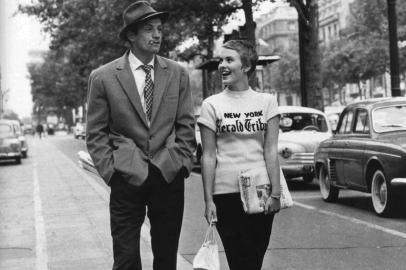 Jean-Paul Belmondo e Jean Seberg atuando no filme de Jean-Luc Godard , Acossado .#PÁGINA: 4Material não veio Fotógrafo: não consta