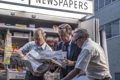 Tom Hanks, Bob Odenkirk e David Cross em cena de The Post, filme dirigido por Steven Spielberg recuperando a atuação do jornal durante o caso dos Pentagon Papers, em1971.  O jornal publicou reportagens sobre um documento ultra-secreto de 14 mil páginas do governo dos Estados Unidos sobre a história do planejamento interno e da política nacional norte-americana sobre a Guerra do Vietnã.