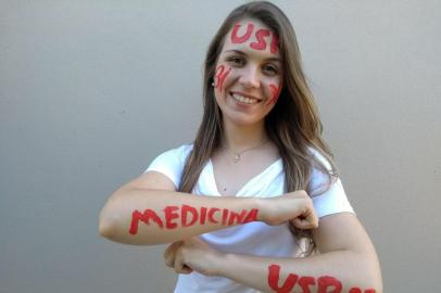 Amanda Karsburg Fontella, 22 anos, aprovada pelo Sisu em medicina na USP