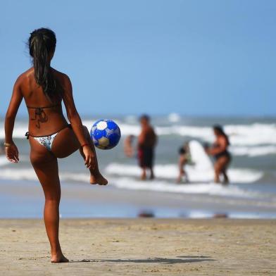  TORRES, RS, BRASIL, 07/02/2018 - Ambiental de Torres na tarde desta quarta feira (FOTOGRAFO: FÉLIX ZUCCO / AGENCIA RBS)