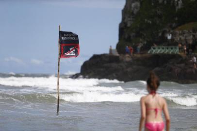  TORRES, BRASIL, 08-02-2018. Guarita 10, na Praia da Cal, em Torres, é um dos pontos de maior incidência de salvamentos no litoral. (FÉLIX ZUCCO/AGÊNCIA RBS)