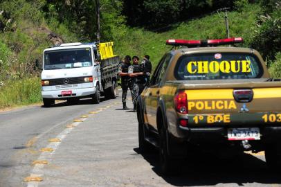  MONTE BELO DO SUL, RS, BRASIL, 08/02/2018.Brigada Militar e PRF seguem as buscas em Monte Belo do Sul, aos assaltantes que atacaram carro-forte na manhã de terça-feira (06/02). (Porthus Junior/Agência RBS)