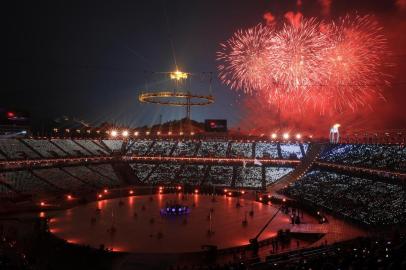  Fireworks go off during the opening ceremony of the Pyeongchang 2018 Winter Olympic Games at the Pyeongchang Stadium on February 9, 2018. / AFP PHOTO / POOL / Sean M. HaffeyEditoria: SPOLocal: PyeongchangIndexador: SEAN M. HAFFEYSecao: sports eventFonte: POOLFotógrafo: STR