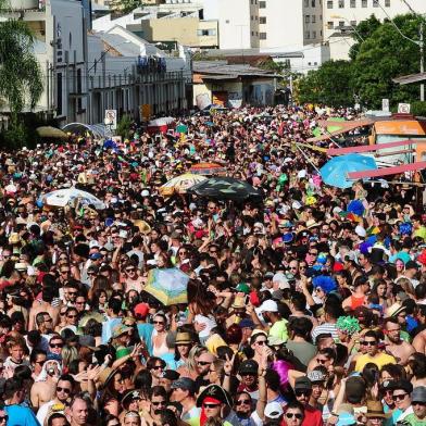  CAXIAS DO SUL, RS, BRASIL, 07/02/2016 - Carnaval do Bloco da Velha 2016.Indexador: JONAS RAMOS                     