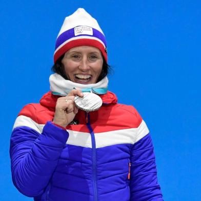 Norways Marit Bjoergen celebrates on the podium during the medal ceremony after taking the second place in the womens 7.5km + 7.5km cross-country skiathlon event at the Pyeongchang Medals Plaza during the Pyeongchang 2018 Winter Olympic Games on February 10, 2018 in Pyeongchang.  / AFP PHOTO / JAVIER SORIANO