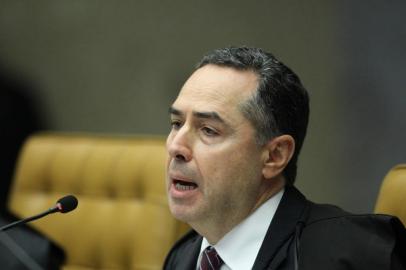 STF forma maioria para manter Fachin como relator da delação da JBSDF - JBS/DELAÇÕES/STF/JULGAMENTO - POLÍTICA - O ministro Luís Roberto Barroso durante   sessão no plenário do Supremo Tribunal   Federa (STF), em Brasília, que decidiu   manter o ministro Edson Fachin como   relator da delação da JBS, nesta   quinta-feira, 22. A maioria dos   ministros da Corte também já firmou o   entendimento que cabe ao relator   homologar delações.   22/06/2017 - Foto: DIDA SAMPAIO/ESTADÃO CONTEÚDOEditoria: POLÍTICALocal: BRASÍLIAIndexador: DIDA SAMPAIOFotógrafo: ESTADÃO CONTEÚDO