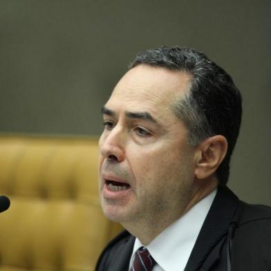 STF forma maioria para manter Fachin como relator da delação da JBSDF - JBS/DELAÇÕES/STF/JULGAMENTO - POLÍTICA - O ministro Luís Roberto Barroso durante   sessão no plenário do Supremo Tribunal   Federa (STF), em Brasília, que decidiu   manter o ministro Edson Fachin como   relator da delação da JBS, nesta   quinta-feira, 22. A maioria dos   ministros da Corte também já firmou o   entendimento que cabe ao relator   homologar delações.   22/06/2017 - Foto: DIDA SAMPAIO/ESTADÃO CONTEÚDOEditoria: POLÍTICALocal: BRASÍLIAIndexador: DIDA SAMPAIOFotógrafo: ESTADÃO CONTEÚDO