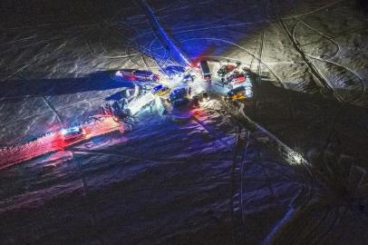 A picture taken in the Ramensky district on the outskirts of Moscow on February 11, 2018 shows an aerial view of Russian emergency vehicles arriving near to the site of air crash.A Russian passenger plane carrying 71 people crashed near Moscow on February 11 minutes after taking off, killing everyone on board in one of the countrys worst ever aviation disasters. / AFP PHOTO / Dmitry SEREBRYAKOV