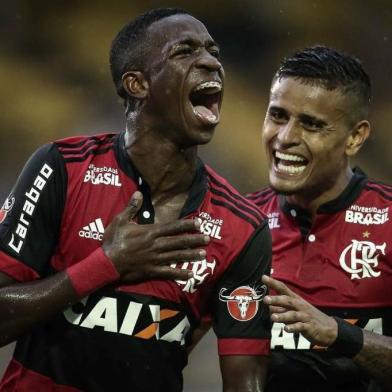 Vinicius Junior comemorando gol pelo Flamengo