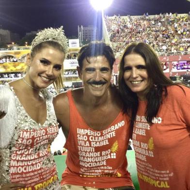  Camarote Folia Tropical na Sapucaí no primeiro dia de desfiles do Rio de Janeiro. Na foto, Deborah Secco, Malu Mader e GianechinniIndexador: Picasa