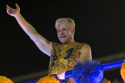  Brazilian TV, cinema and theatre actor, producer, writer and director Miguel Falabella performs with the Unidos da Tijuca samba school during the second night of Rios Carnival at the Sambadrome in Rio de Janeiro, Brazil, on February 12, 2018. / AFP PHOTO / Mauro PIMENTELEditoria: ACELocal: Rio de JaneiroIndexador: MAURO PIMENTELSecao: culture (general)Fonte: AFPFotógrafo: STF