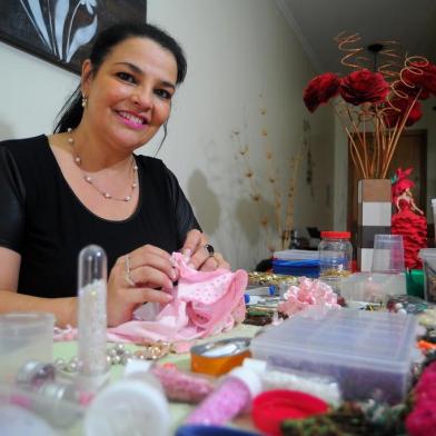  CAXIAS DO SUL, RS, BRASIL 07/02/2018Liane Costa, junta doações para customisar roupas que serão entregues em asilos e para pessoas carentes. (Felipe Nyland/Agência RBS)