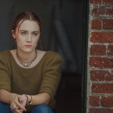 Saoirse Ronan em cena do filme Lady Bird: a Hora de Voar, dirigido por Greta Gerwig, que concorre ao Oscar de melhor filme em 2018.