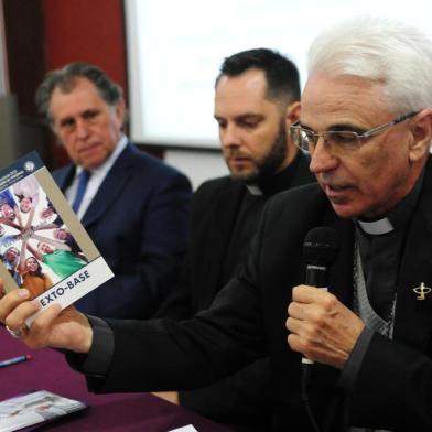  CAXIAS DO SUL, RS, BRASIL (14/02/2018). Campanha da Fraternidade de 2018. O juiz Leoberto Brancher, padre Leonardo Inacio Pereira, Bispo Alessandro Ruffinoni e padre Elton Marcelo apresentam o propósito da campanha da fraternidade que trabalha a questão  Superação da Violência.  (Roni Rigon/Pioneiro)