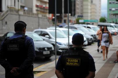  CAXIAS DO SUL, RS, BRASIL 13/02/2017Além da repressão ao crime, da proteção ao patrimônio público e da prevenção à vida, a Guarda Municipal de Caxias do Sul deve começar atuar na fiscalização de trânsito. A confirmação oficial da nova atividade aguarda parecer da Procuradoria Geral do Município, que ainda avalia a documentação enviada pela Secretaria Municipal de Segurança Pública e Proteção Social (SSPPS). (Felipe Nyland/Agência RBS)