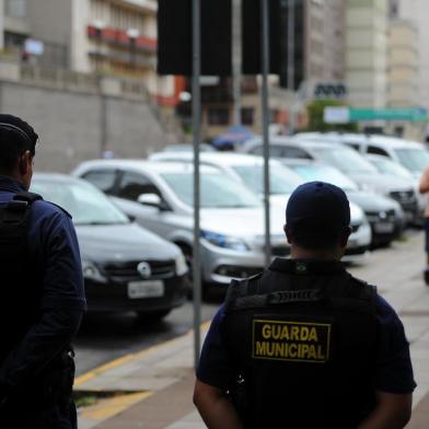  CAXIAS DO SUL, RS, BRASIL 13/02/2017Além da repressão ao crime, da proteção ao patrimônio público e da prevenção à vida, a Guarda Municipal de Caxias do Sul deve começar atuar na fiscalização de trânsito. A confirmação oficial da nova atividade aguarda parecer da Procuradoria Geral do Município, que ainda avalia a documentação enviada pela Secretaria Municipal de Segurança Pública e Proteção Social (SSPPS). (Felipe Nyland/Agência RBS)