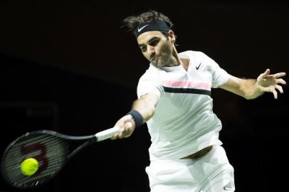 Switzerlands Roger Federer plays a forehand return during his mens singles match against Ruben Bemelmans from Belgium in the first round of the ABN AMRO World Tennis Tournament in Rotterdam on February 14, 2018.  / AFP PHOTO / ANP / Koen Suyk / Netherlands OUT