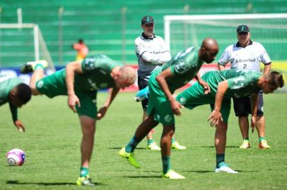  CAXIAS DO SUL, RS, BRASIL, 14/02/2018. Treino do Juventude no Estádio Alfredo Jaconi. Na foto, o técnico Antônio Carlos Zago. (Diogo Sallaberry/Agência RBS)