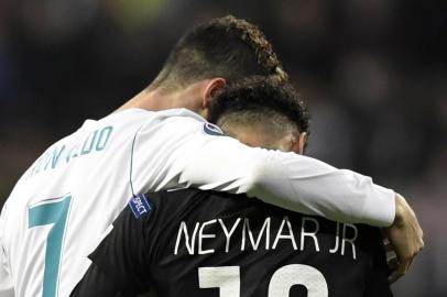 Real Madrids Portuguese forward Cristiano Ronaldo (L) and Paris Saint-Germains Brazilian forward Neymar leave the pitch during the UEFA Champions League round of sixteen first leg football match Real Madrid CF against Paris Saint-Germain (PSG) at the Santiago Bernabeu stadium in Madrid on February 14, 2018.   / AFP PHOTO / GABRIEL BOUYS