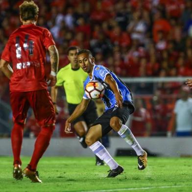 Gremio x IndependienteRS - FUTEBOL/CONMEBOL RECOPA 2018 /GREMIO X INDEPENDIENTE - ESPORTES - Lance da partida entre Gremio e Independiente disputada na noite desta quarta-feira, no Estadio Libertadores de America, em Avellaneda valida pela primeira partida da Recopa 2018. FOTO: LUCAS UEBEL/GREMIO FBPAEditoria: SPOLocal: AvellanedaIndexador: Lucas UebelSecao: futebolFonte: Gremio.netFotógrafo: Gremio x Independiente