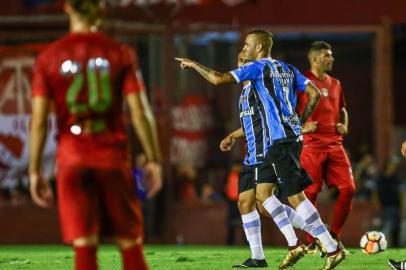 Gremio x IndependienteRS - FUTEBOL/CONMEBOL RECOPA 2018 /GREMIO X INDEPENDIENTE - ESPORTES - Lance da partida entre Gremio e Independiente disputada na noite desta quarta-feira, no Estadio Libertadores de America, em Avellaneda valida pela primeira partida da Recopa 2018. FOTO: LUCAS UEBEL/GREMIO FBPAEditoria: SPOLocal: AvellanedaIndexador: Lucas UebelSecao: futebolFonte: Gremio.netFotógrafo: Gremio x Independiente