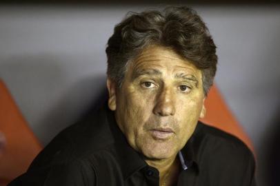  Brazil's Gremio coach Renato Gaucho gestures during the Recopa Sudamericana 2018 first leg final football match against Argentina's Independiente at Libertadores de America stadium in Avellaneda, Buenos Aires, on February 14, 2018. / AFP PHOTO / Juan MABROMATAEditoria: SPOLocal: AvellanedaIndexador: JUAN MABROMATASecao: soccerFonte: AFPFotógrafo: STF