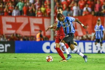 Gremio x IndependienteRS - FUTEBOL/CONMEBOL RECOPA 2018 /GREMIO X INDEPENDIENTE - ESPORTES - Lance da partida entre Gremio e Independiente disputada na noite desta quarta-feira, no Estadio Libertadores de America, em Avellaneda valida pela primeira partida da Recopa 2018. FOTO: LUCAS UEBEL/GREMIO FBPAEditoria: SPOLocal: AvellanedaIndexador: Lucas UebelSecao: futebolFonte: Gremio.netFotógrafo: Gremio x Independiente