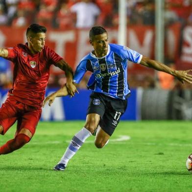 Gremio x IndependienteRS - FUTEBOL/CONMEBOL RECOPA 2018 /GREMIO X INDEPENDIENTE - ESPORTES - Lance da partida entre Gremio e Independiente disputada na noite desta quarta-feira, no Estadio Libertadores de America, em Avellaneda valida pela primeira partida da Recopa 2018. FOTO: LUCAS UEBEL/GREMIO FBPAEditoria: SPOLocal: AvellanedaIndexador: Lucas UebelSecao: futebolFonte: Gremio.netFotógrafo: Gremio x Independiente