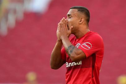 INTERNACIONAL E JUVENTUDERS - INTERNACIONAL-JUVENTUDE - ESPORTES - O jogador William Pottker do Internacional durante a partida entre Internacional e Juventude, válida pelo Campeonato Gaúcho 2018, no Estádio Beira Rio em Porto Alegre (RS), nesta quinta-feira (15). 15/02/2018 - Foto: VINíCIUS COSTA/FUTURA PRESS/FUTURA PRESS/ESTADÃO CONTEÚDOEditoria: ESPORTESLocal: PORTO ALEGREIndexador: VINíCIUS COSTAFotógrafo: FUTURA PRESS