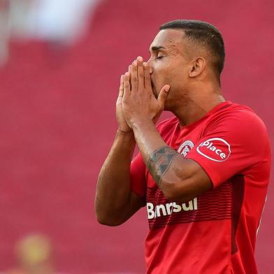 INTERNACIONAL E JUVENTUDERS - INTERNACIONAL-JUVENTUDE - ESPORTES - O jogador William Pottker do Internacional durante a partida entre Internacional e Juventude, válida pelo Campeonato Gaúcho 2018, no Estádio Beira Rio em Porto Alegre (RS), nesta quinta-feira (15). 15/02/2018 - Foto: VINíCIUS COSTA/FUTURA PRESS/FUTURA PRESS/ESTADÃO CONTEÚDOEditoria: ESPORTESLocal: PORTO ALEGREIndexador: VINíCIUS COSTAFotógrafo: FUTURA PRESS