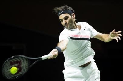 Switzerlands Roger Federer plays a forehand return during his mens singles match against Ruben Bemelmans from Belgium in the first round of the ABN AMRO World Tennis Tournament in Rotterdam on February 14, 2018.  / AFP PHOTO / ANP / Koen Suyk / Netherlands OUT