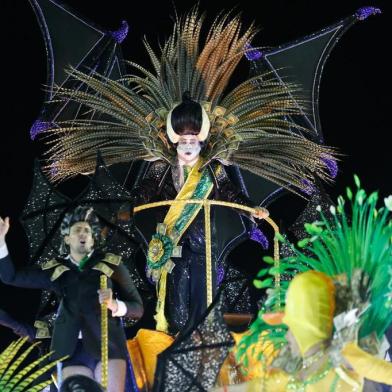 Michel Temer, desfile Paraíso Tuiuti, vampirão