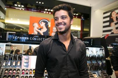  PORTO ALEGRE, RS, BRASIL, 04-05-2016. Ator Rodrigo Simas. Abertura da primeira loja Sephora em Porto Alegre. (FOTO ANDRÉA GRAIZ/AGÊNCIA RBS, REDE SOCIAL).