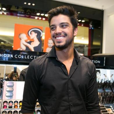  PORTO ALEGRE, RS, BRASIL, 04-05-2016. Ator Rodrigo Simas. Abertura da primeira loja Sephora em Porto Alegre. (FOTO ANDRÉA GRAIZ/AGÊNCIA RBS, REDE SOCIAL).