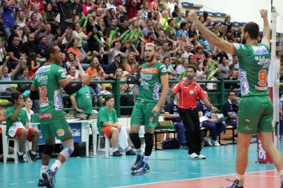  No primeiro jogo da Superliga em Gramado, Lebes Canoas perde no tiebreak para o Taubaté