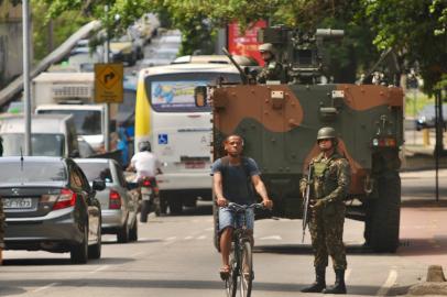 intervenção federal no rio de janeiro - tropas já patrulham ruas