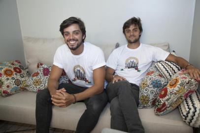 Irmãos Rodrigo Simas e Felipe Simas participam de evento da La Bella Produtora no BarraShoppingSul