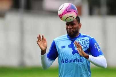  CAXIAS DO SUL, RS, BRASIL, 25/01/2018. Após a vitória sobre o Internacional pelo Gauchão, reservas da SER Caxias treinam no campo suplementar. O Caxias joga contra o São José no próximo sábado e na terça estreia na Copa do Brasil. Na foto, atacante Daniel Cruz. (Porthus Junior/Agência RBS)