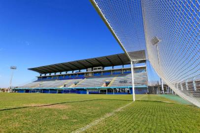  NOVO HAMBURGO, RS, BRASIL - 02/05/2017 : Estádio do Vale recebe os últimos ajustes para tentar receber a final do Campeonato Gaúcho 2017, na disputa entre Novo Hamburgo e Internacional. (FOTO: BRUNO ALENCASTRO/AGÊNCIA RBS)