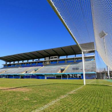  NOVO HAMBURGO, RS, BRASIL - 02/05/2017 : Estádio do Vale recebe os últimos ajustes para tentar receber a final do Campeonato Gaúcho 2017, na disputa entre Novo Hamburgo e Internacional. (FOTO: BRUNO ALENCASTRO/AGÊNCIA RBS)