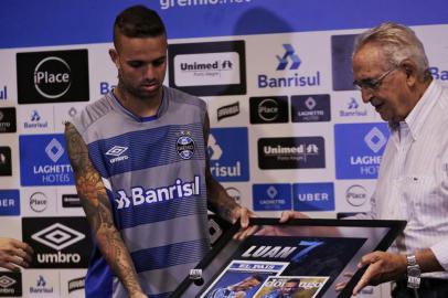  PORTO ALEGRE, RS, BRASIL - 19/02/2018 - Coletiva do atacante Luan no CT Luiz Carvalho. Jogador recebeu homenagem do Grêmio por ter sido eleito o Rei da América pelo jornal uruguaio El País. (Anderson Fetter/Agência RBS)