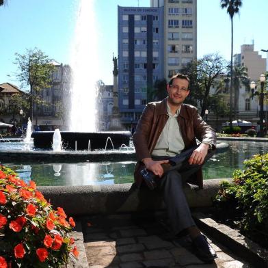  CAXIAS DO SUL, RS, BRASIL, 28/07/2015 - Escritor Uili Bergamin é o patrono da 31ª Feira do Livro de Caxias do Sul, que ocorre de 2 a 18 de outubro. (JONAS RAMOS/AGÊNCIA RBS)Indexador: JONAS RAMOS                     