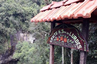 Gruta de Nossa Senhora de Lourdes, em Conceição da Linha Feijó