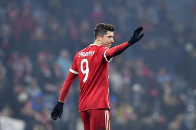 Bayern Munich's Polish forward Robert Lewandowski celebrates after his team won the UEFA Champions League round of sixteen first leg football match Bayern Munich vs Besiktas Istanbul on February 20, 2018 in Munich, southern Germany. / AFP PHOTO / John MACDOUGALL