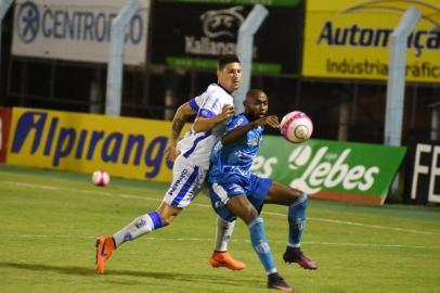 jean silva, do Novo Hamburgo, em jogo contra o cruzeiro