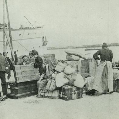 Embarque de imigrantes italianos para o Brasil em 1910